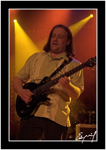 176_7667-01_500.jpg - Neal BLACK au Salaise Blues Festival.